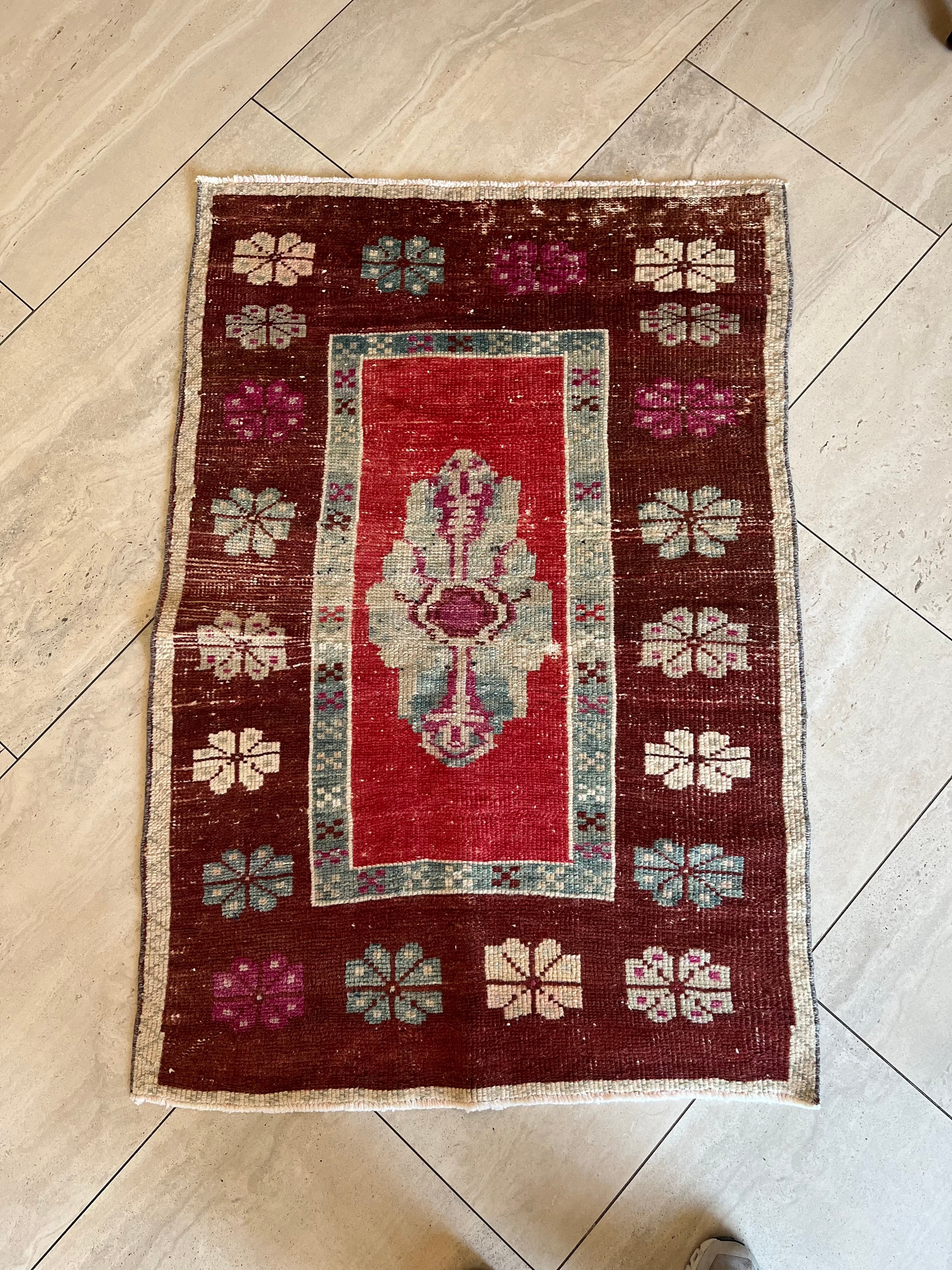 #138 Vintage Turkish Rug 2'9"x4'