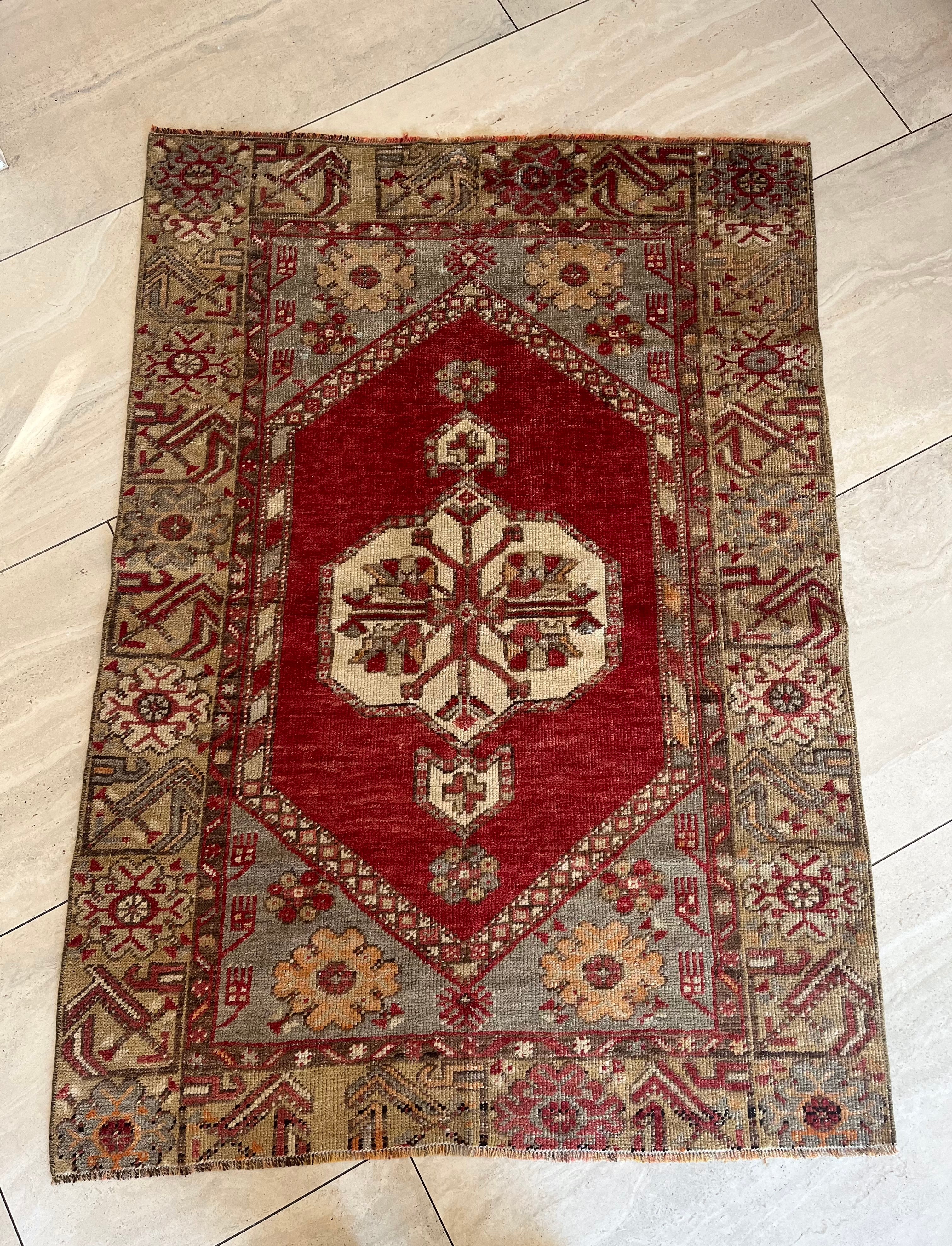 #131 Vintage Turkish Rug 3'3"x4'7"