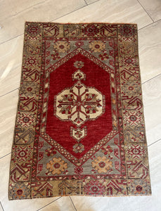 #131 Vintage Turkish Rug 3'3"x4'7"