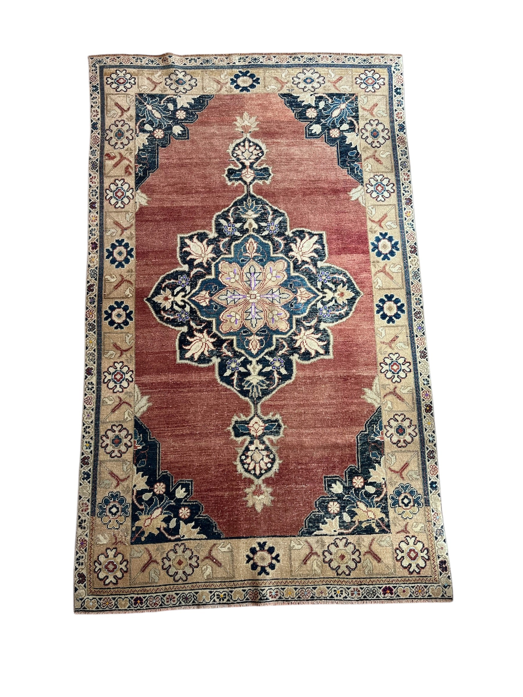 #128 Vintage Turkish Rug 3’10”x6’5”