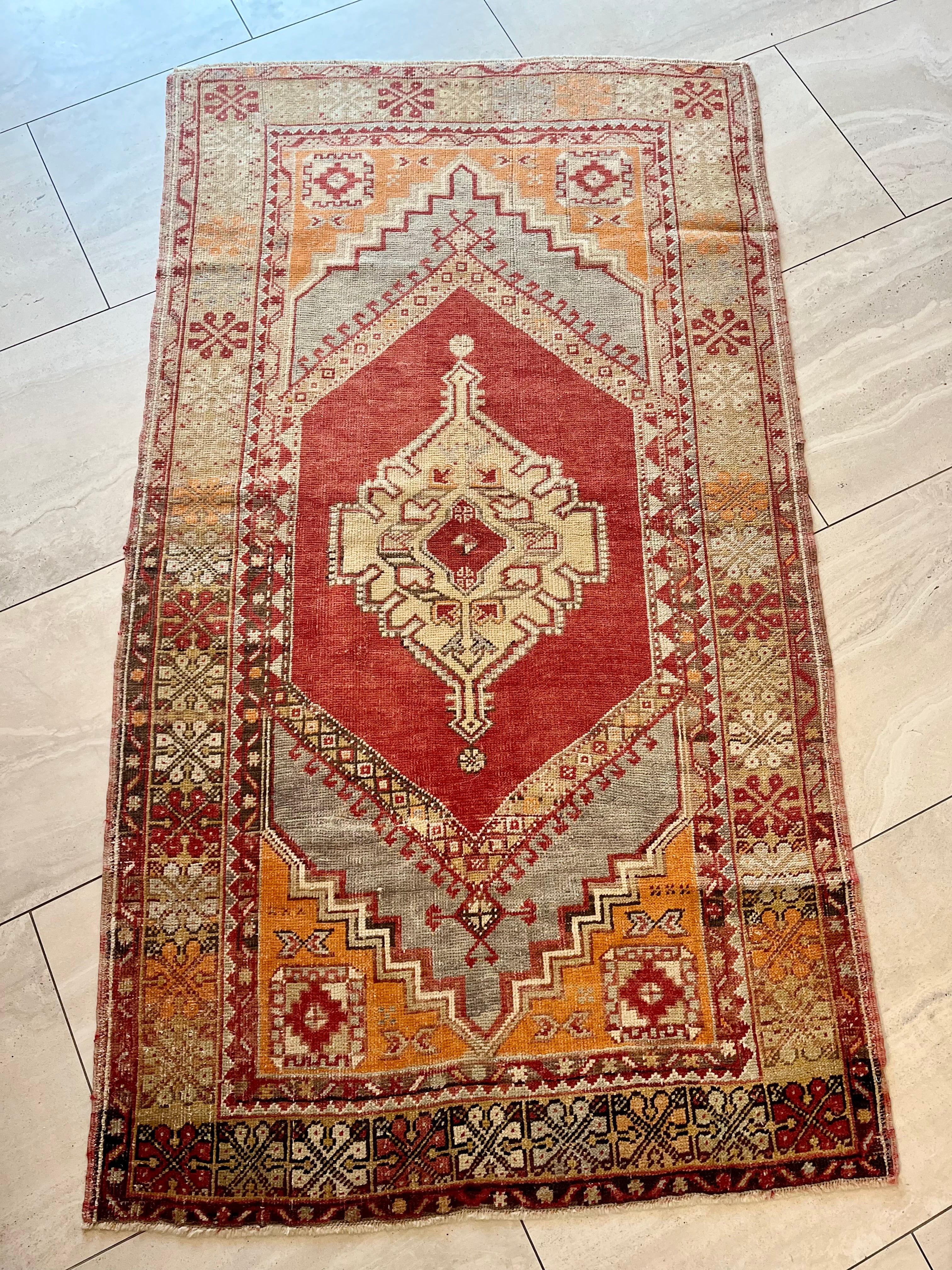 #144 Vintage Turkish Rug 3’6”x6’3”