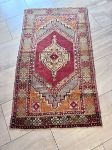 #144 Vintage Turkish Rug 3’6”x6’3”