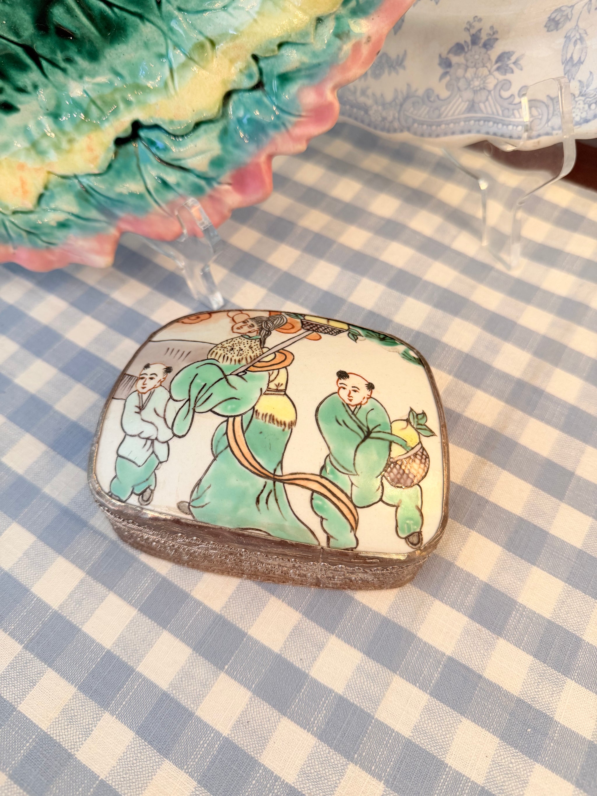 Vintage and Antique Finds | Vintage Classic Decor | Collectible Brooks